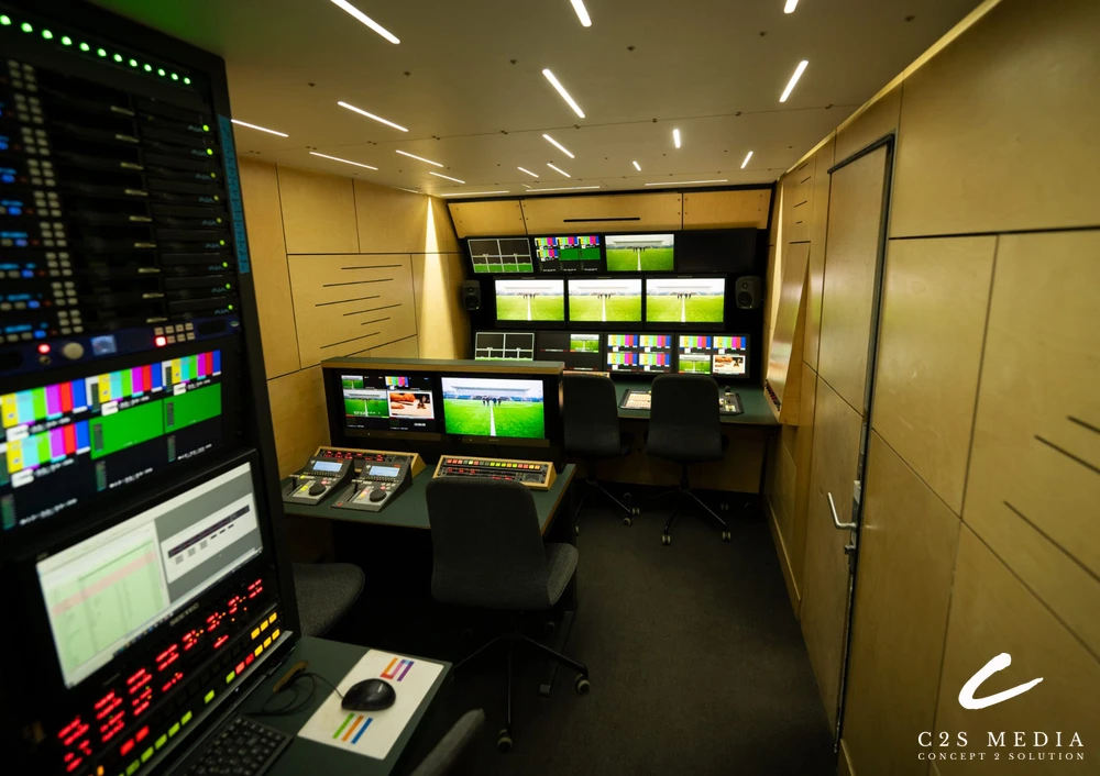HD2-Iveco Eurocargo 6 Camera HD OB Van - Image 12