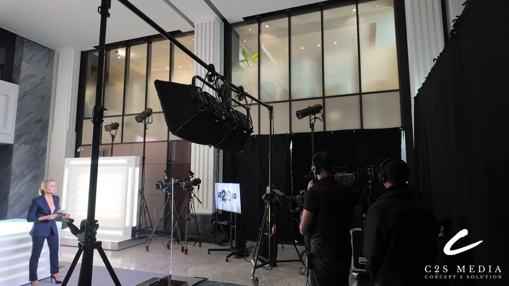 Samsung 100-inch display on set