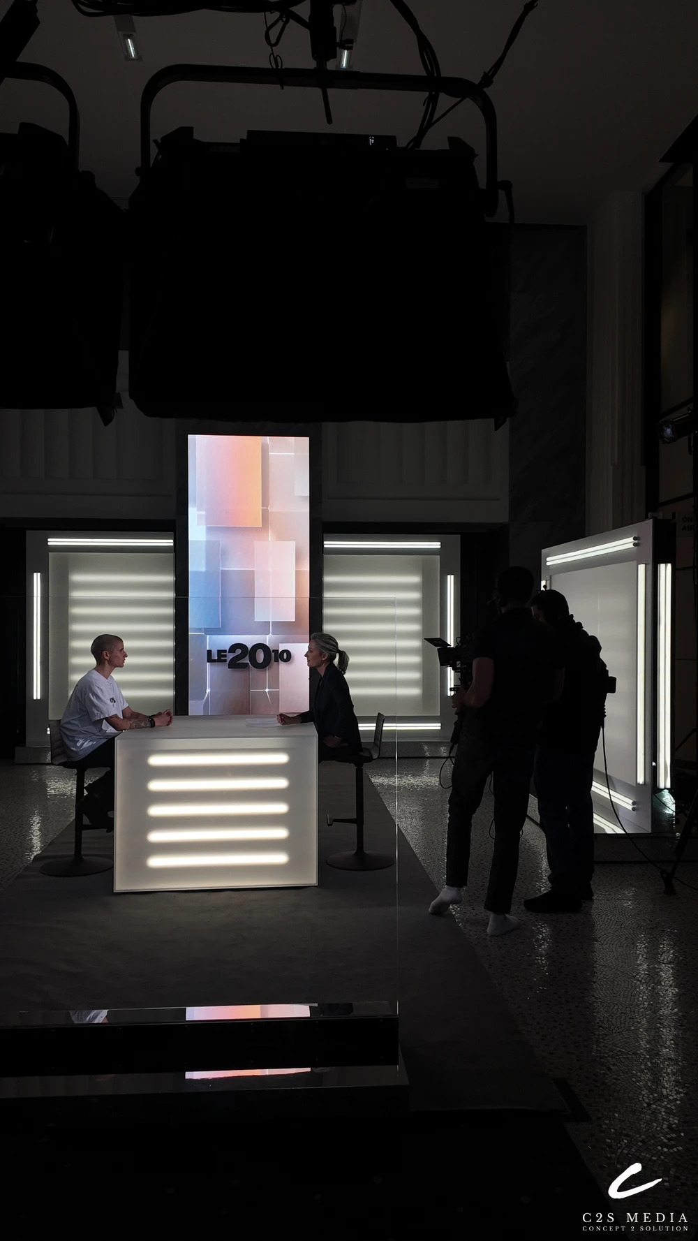 20h10 TV show set by C2S Media, Paris (6)