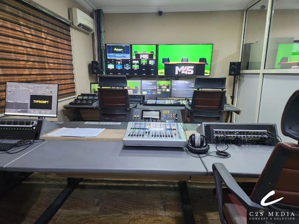 Studio set and lighting